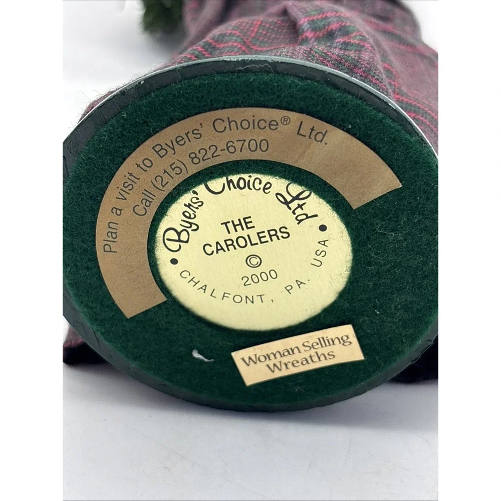 Vintage Byers Choice Caroler Woman Selling holding wreath 2000